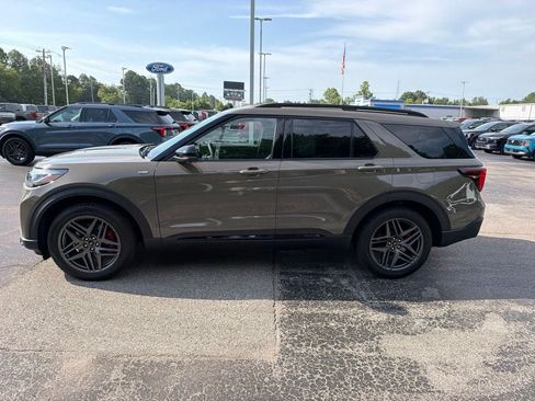 New 2026 Ford Explorer ST-Line w/ ST-Line Street Pack RWD image 6