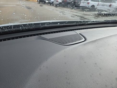 Used 2024 Chrysler Pacifica Touring-L image 8