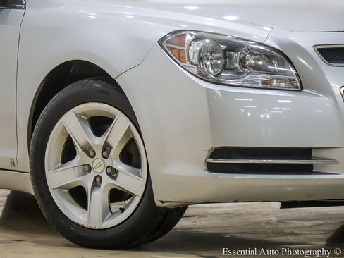 Used 2009 Chevrolet Malibu LS image 3