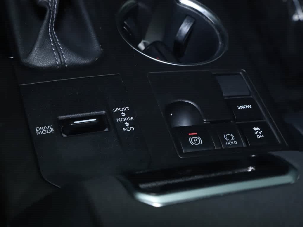 Used 2023 Toyota Highlander XLE FWD image 28