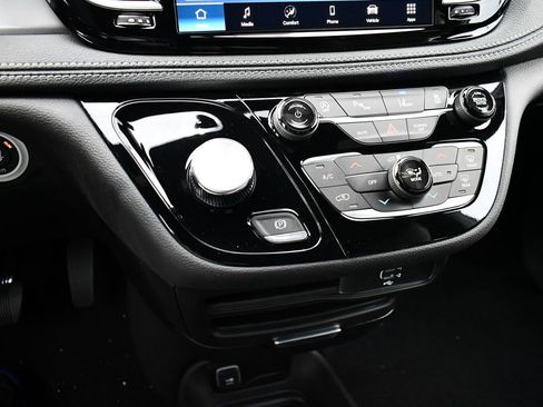 New 2026 Chrysler Pacifica Select image 14