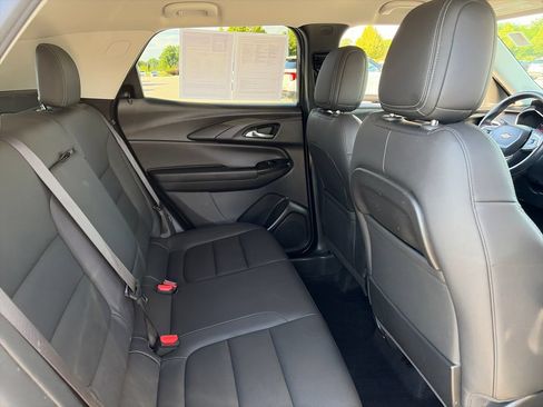Used 2021 Chevrolet TrailBlazer LT w/ Premium Seating Package FWD image 31