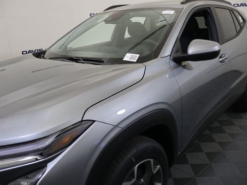 New 2026 Chevrolet Trax LT w/ Driver Confidence Package FWD image 13