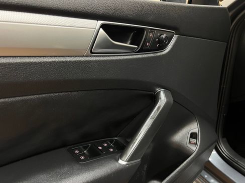 Used 2019 Volkswagen Passat 2.0T Wolfsburg w/ Wheels & Sunroof Package image 18