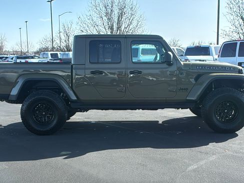 New 2025 Jeep Gladiator Sport image 2