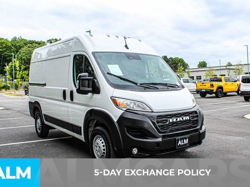 Used 2025 RAM ProMaster 2500 w/ Convenience Group FWD image 4