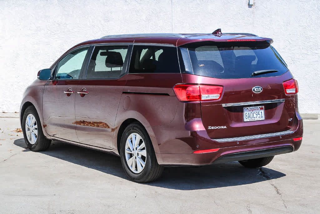Used 2017 Kia Sedona LX w/ LX Essentials Premium Package FWD image 4