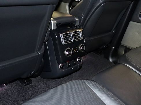 Used 2019 Land Rover Range Rover HSE image 15