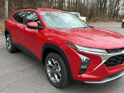 New 2026 Chevrolet Trax LT w/ LT Convenience Package image 3