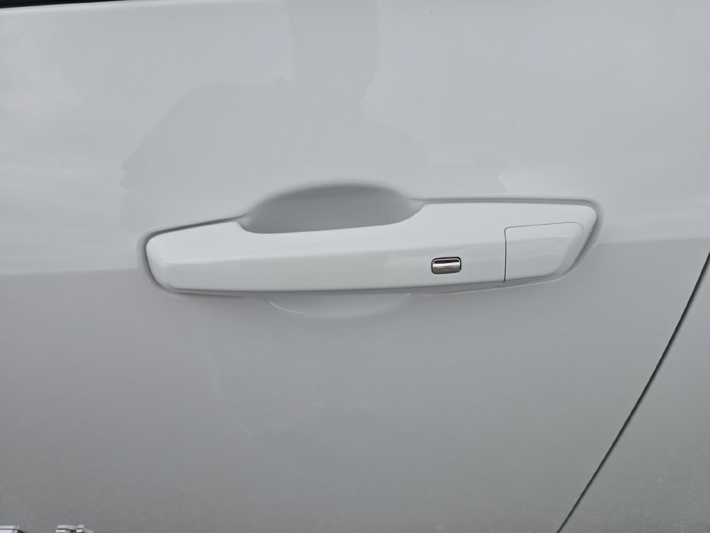 Used 2025 Chevrolet Equinox LT FWD image 11