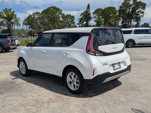 Certified 2025 Kia Soul LX w/ LX Technology Package FWD image 6