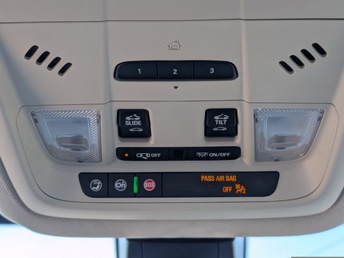 Used 2022 GMC Acadia Denali w/ Denali Ultimate Package image 29