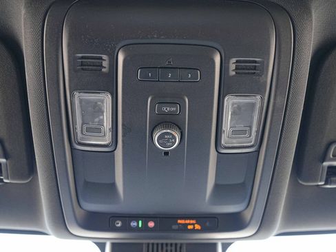 Used 2024 Chevrolet Suburban LT AWD/4WD image 38