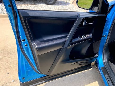 Used 2016 Toyota RAV4 SE image 22