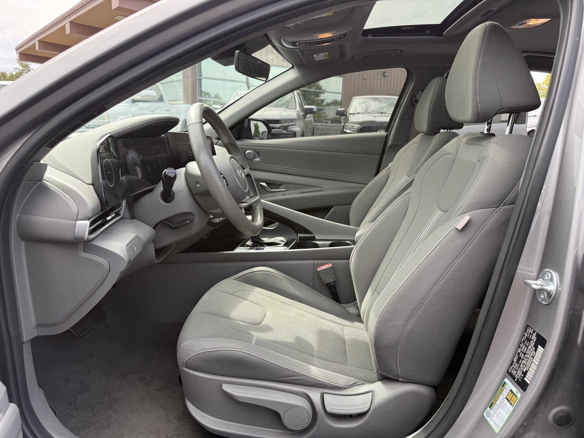 Used 2025 Hyundai Elantra SEL FWD image 28
