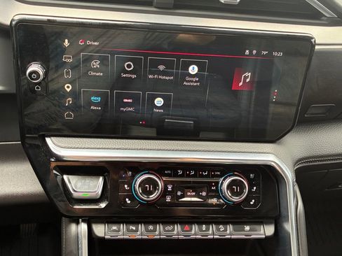 Used 2024 GMC Sierra 1500 Denali AWD/4WD image 8