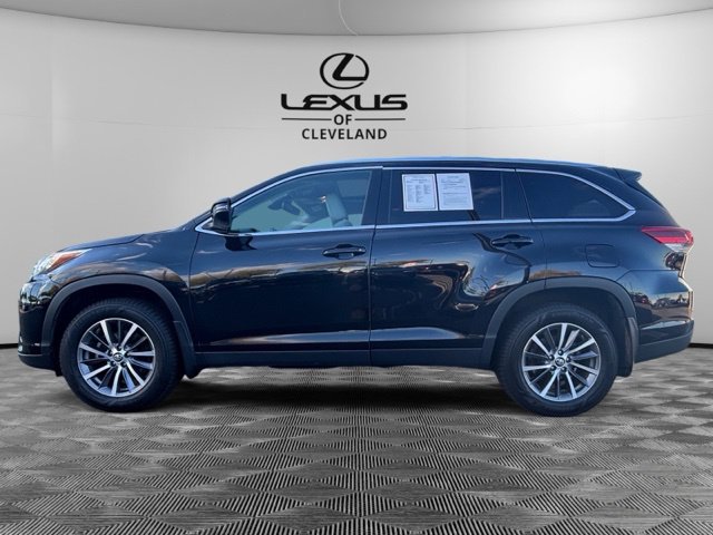 Used 2019 Toyota Highlander XLE AWD/4WD image 3