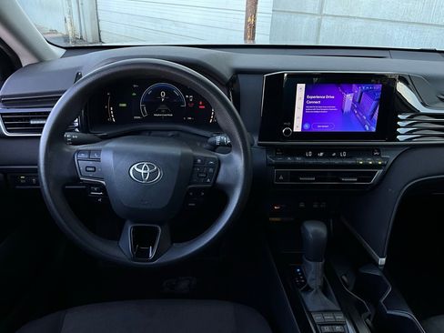 Used 2025 Toyota Camry LE image 13