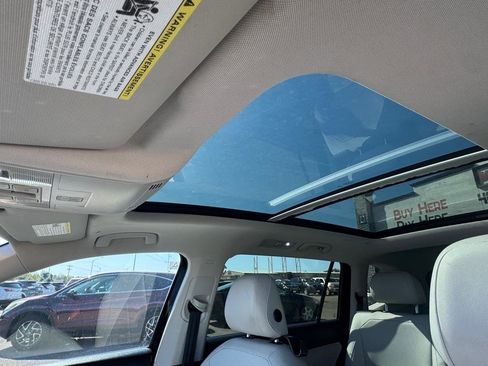 Used 2019 Volkswagen Tiguan SE image 15