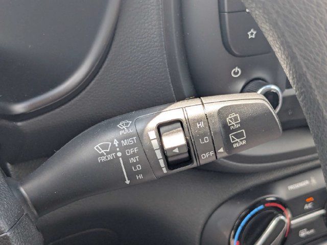 Used 2025 Kia Soul LX w/ LX Technology Package FWD image 26