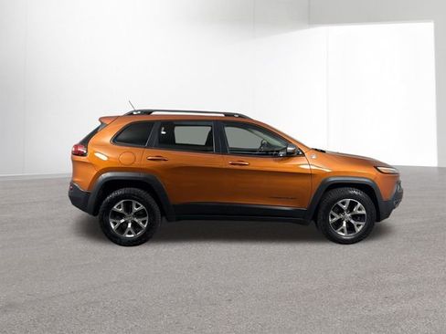 Used 2015 Jeep Cherokee Trailhawk w/ Cold Weather Group AWD/4WD image 35