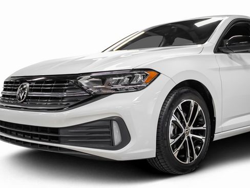 Used 2022 Volkswagen Jetta Sport image 9