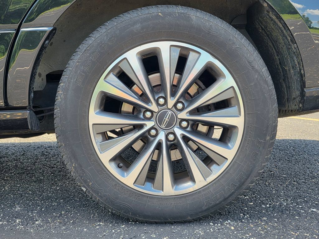 Used 2015 Lincoln Navigator 4WD image 6