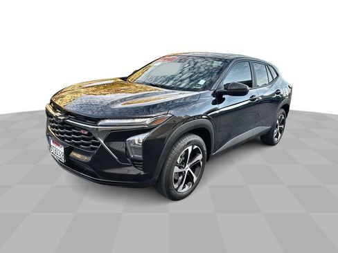 Used 2025 Chevrolet Trax RS w/ Sunroof Package FWD image 4