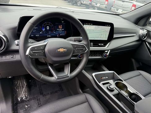 Used 2026 Chevrolet Equinox LT w/ Convenience Package II AWD/4WD image 3