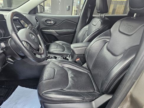 Used 2019 Jeep Cherokee Limited w/ Luxury Group image 16