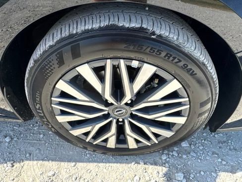 Used 2025 Nissan Altima 2.5 SV FWD image 22
