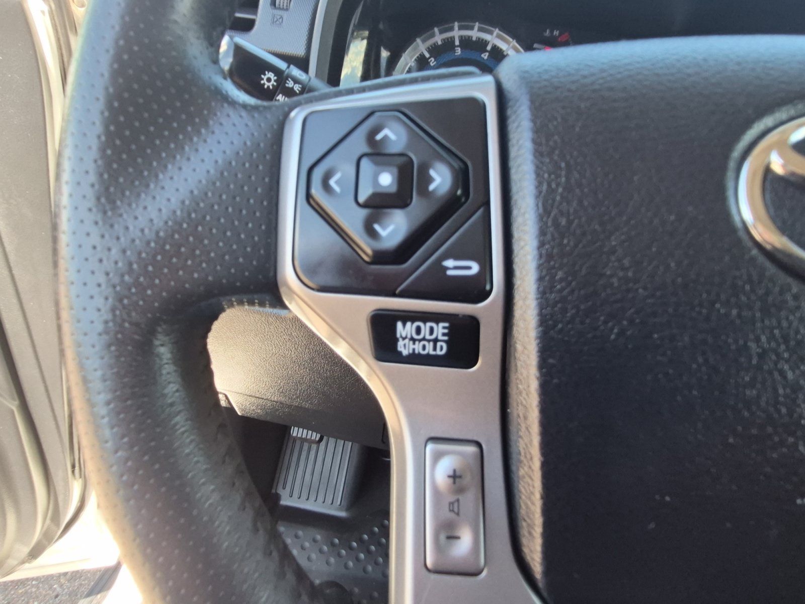 Used 2018 Toyota 4Runner Limited w/ Preferred Accessory Package AWD/4WD image 16
