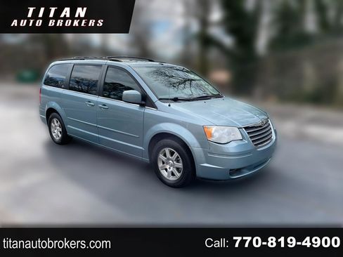 Used 2008 Chrysler Town & Country Touring FWD image 1