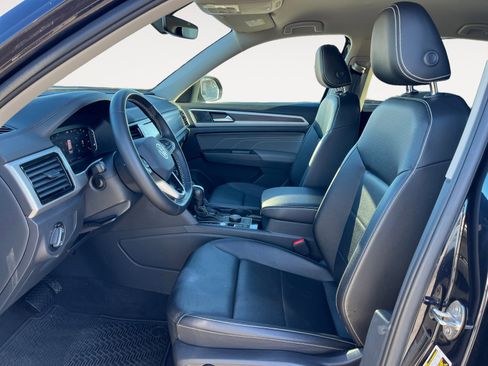 Certified 2023 Volkswagen Atlas SE w/ Black Wheel Package image 9