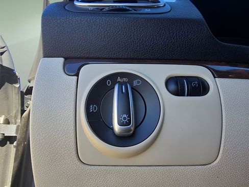 Used 2012 Volkswagen Eos Lux image 17