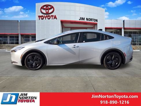 Used 2026 Toyota Prius LE FWD image 5