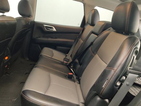 Used 2020 Nissan Pathfinder SL FWD image 18