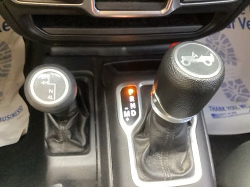 Used 2018 Jeep Wrangler Unlimited Sport image 31