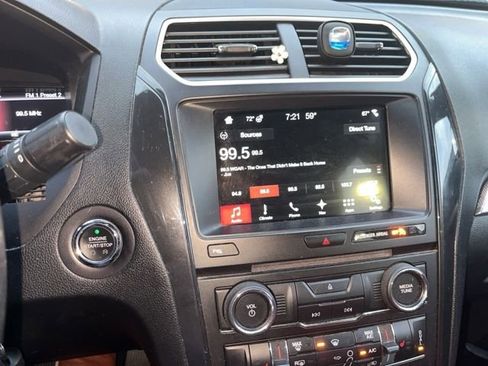 Used 2017 Ford Explorer XLT w/ Equipment Group 202A image 3