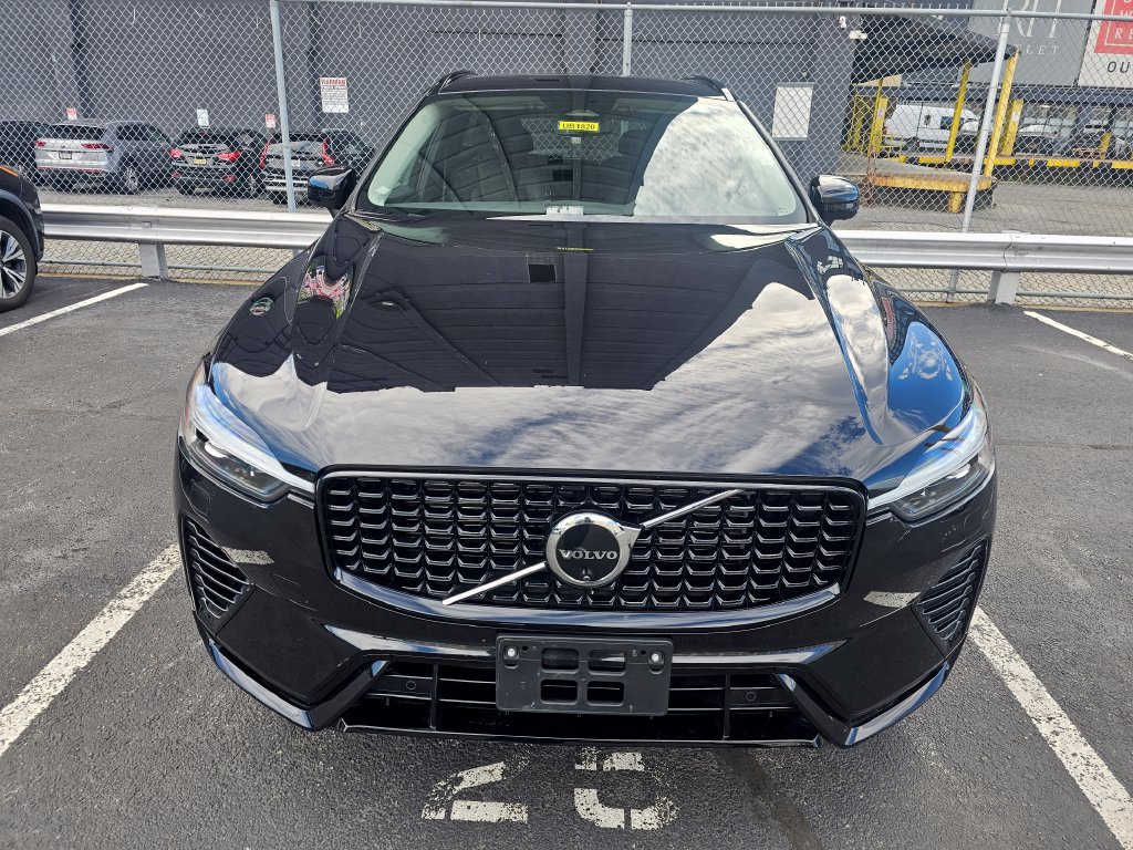 Certified 2024 Volvo XC60 T8 Ultimate AWD/4WD image 3