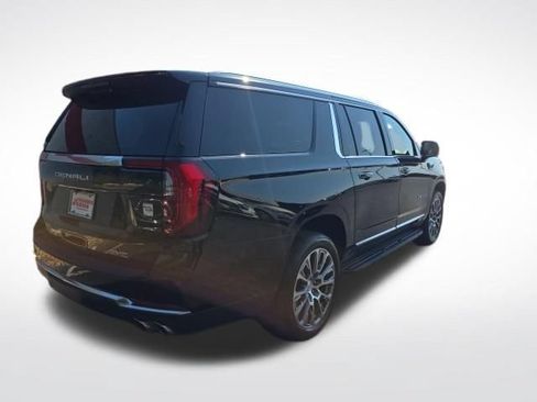 Used 2025 GMC Yukon XL Denali AWD/4WD image 5