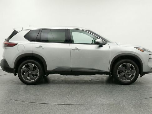 Used 2025 Nissan Rogue SV image 11