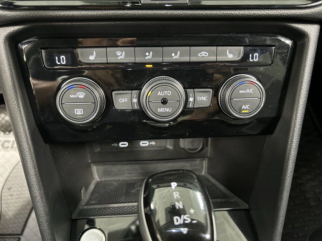 Certified 2024 Volkswagen Taos SE w/ Panoramic Sunroof Package AWD/4WD image 16