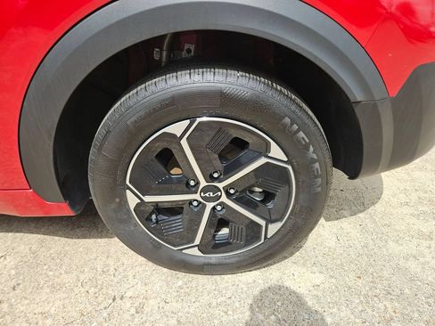 Used 2025 Kia Niro LX FWD image 25