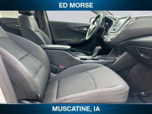 Used 2017 Chevrolet Malibu LT image 15