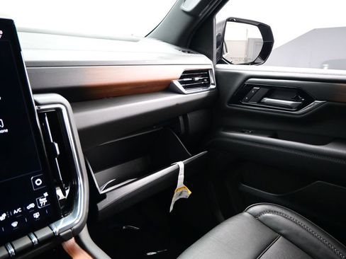 Used 2025 GMC Yukon XL Denali image 27