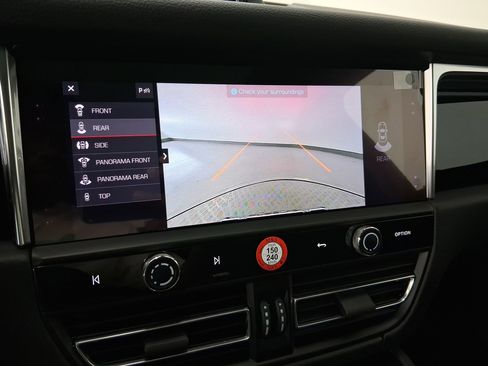 Used 2026 Porsche Macan image 25