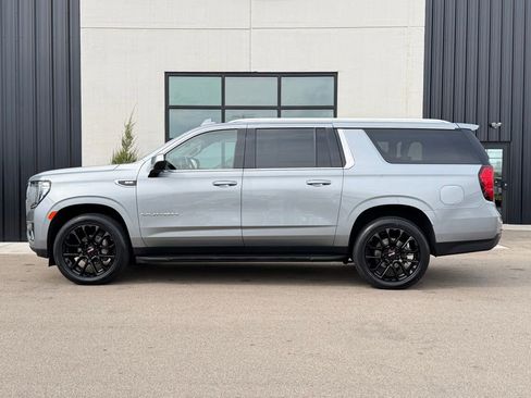 Used 2023 GMC Yukon XL SLE AWD/4WD image 2