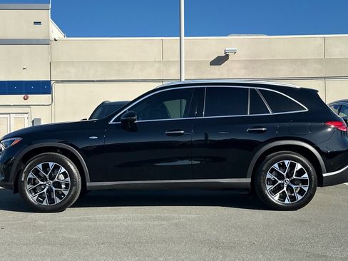 Used 2025 Mercedes-Benz GLC 350e 4MATIC w/ Driver Assistance Package image 7