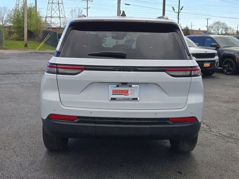 Used 2024 Jeep Grand Cherokee Altitude RWD image 15